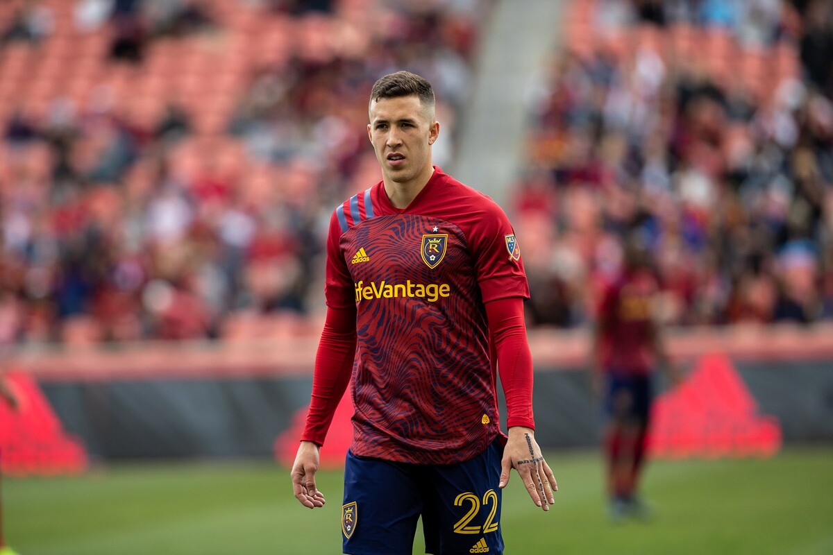 Aaron Herrera (soccer)