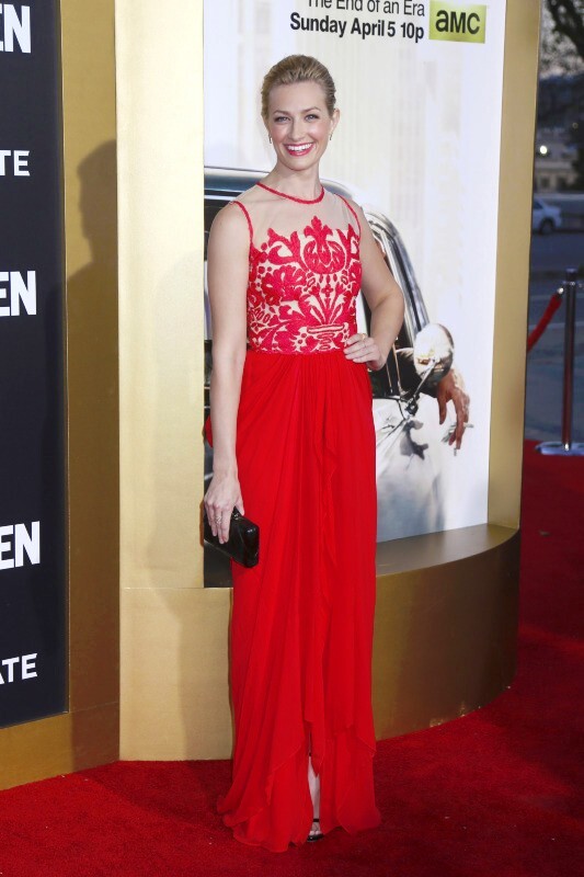 Beth Behrs-just_for_fun_12