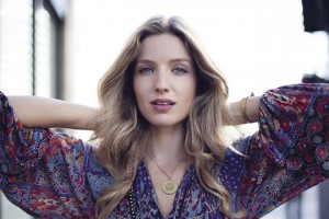 Annabelle Wallis